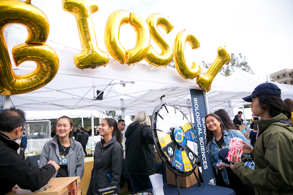 BIOSCI HOMECOMING IMAGE homecoming booth