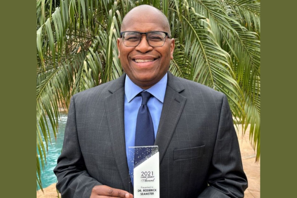 Dr. Roderick Seamster to Receive 2021 Clinic Legacy Award